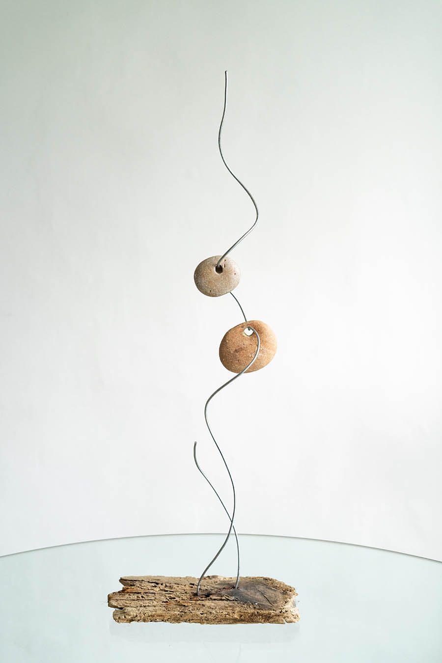 Escultura de piedras marinas